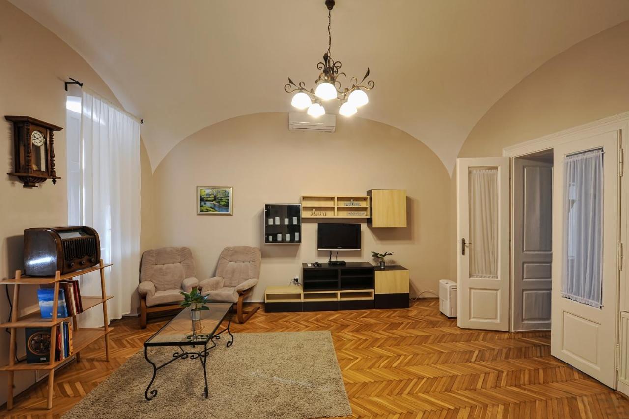 Demetrovics Udvarház Eger Exterior foto